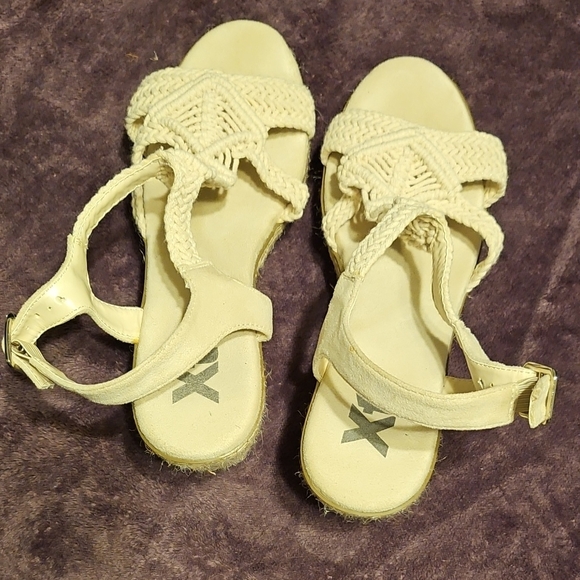Women's Cream Sandals - Picture 1 of 4